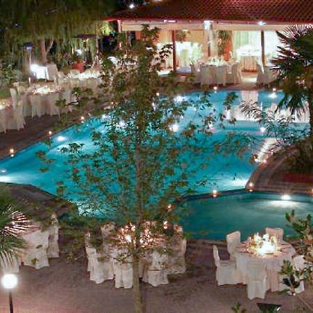 Four Seasons Hotel Trílofon Eksteriør billede