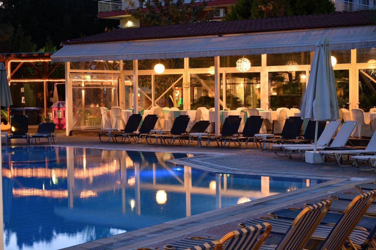 Four Seasons Hotel Trílofon Eksteriør billede